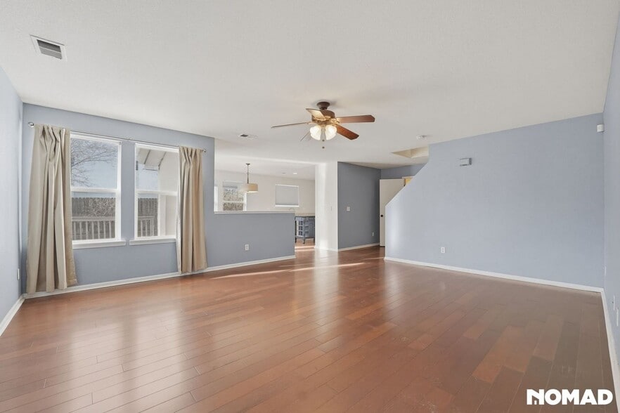 Building Photo - 454 E 77th Pl