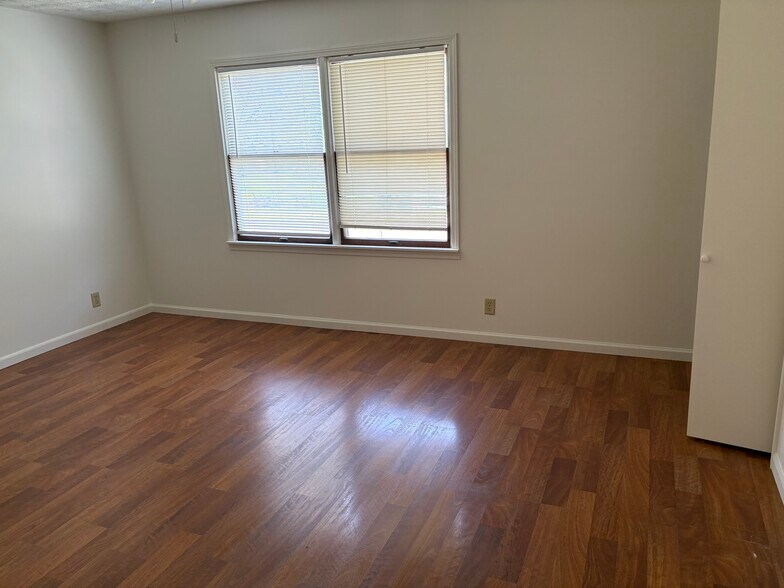 Building Photo - 351 Woodlawn Ave