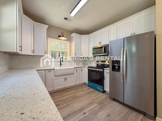 Building Photo - 825 Greystone Highlands Dr