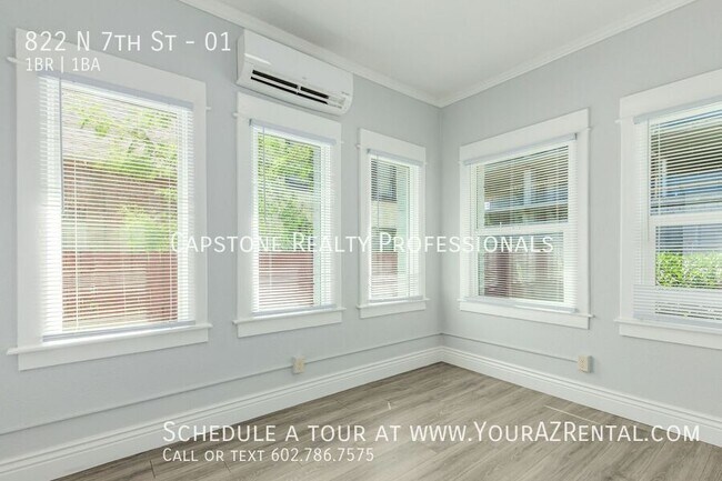 Building Photo - Charming Downtown 1 Bedroom 1 Bath!