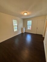 Building Photo - 206 Blair N St