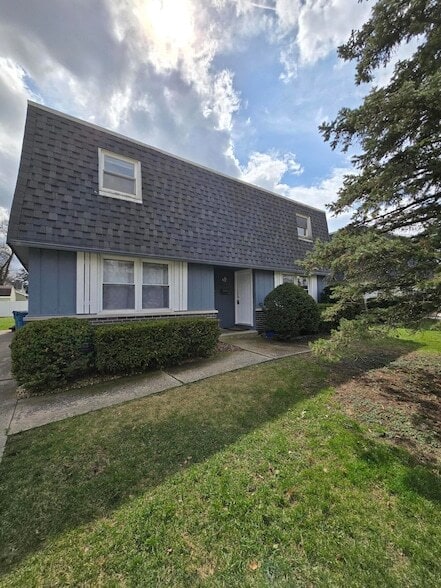 Primary Photo - 501 W Farragut St
