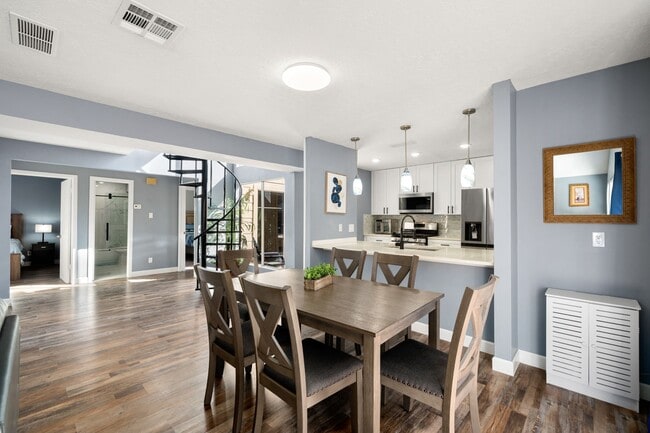 Building Photo - 12805 Westpark Dr