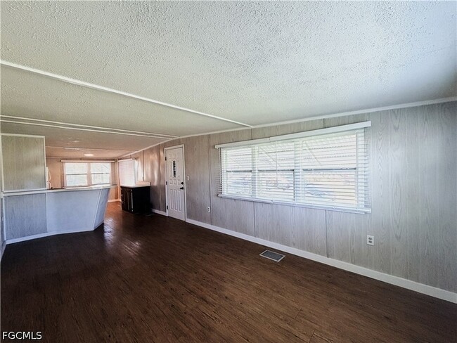 Building Photo - 139 Gaslight Ave