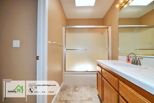 Building Photo - 5826 Beaumont Dr