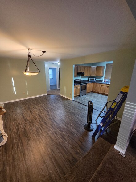 Building Photo - 163 Lanning Ave