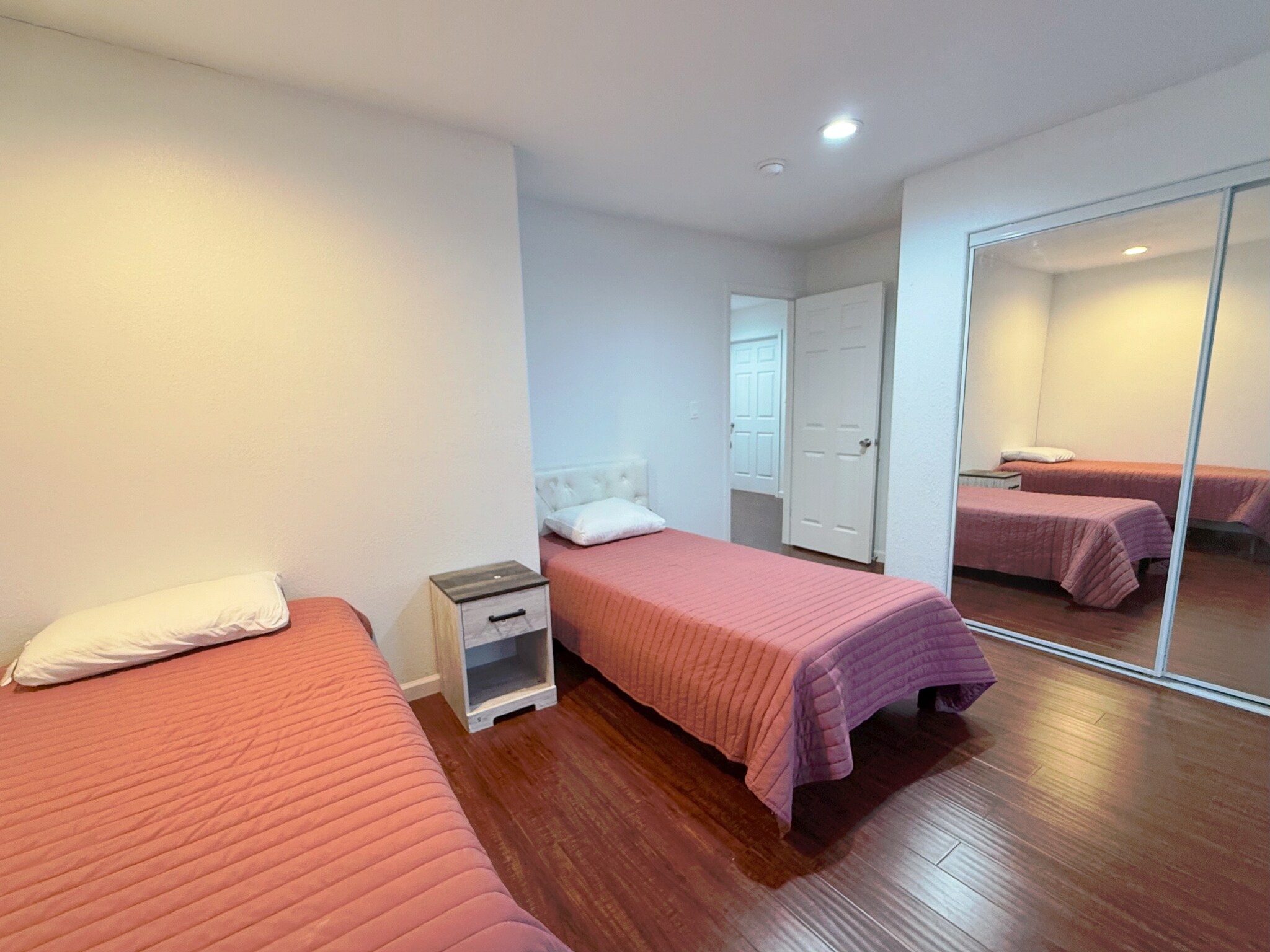 Building Photo - 7653 Phelan Rd