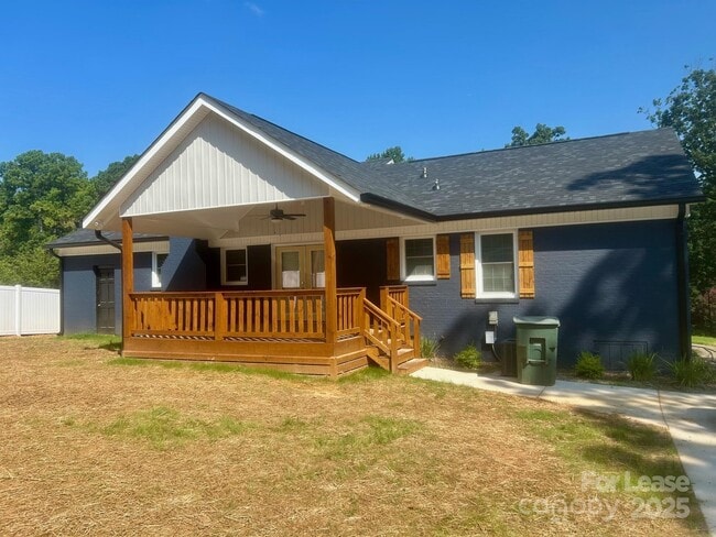 Building Photo - 725 Brookside Dr