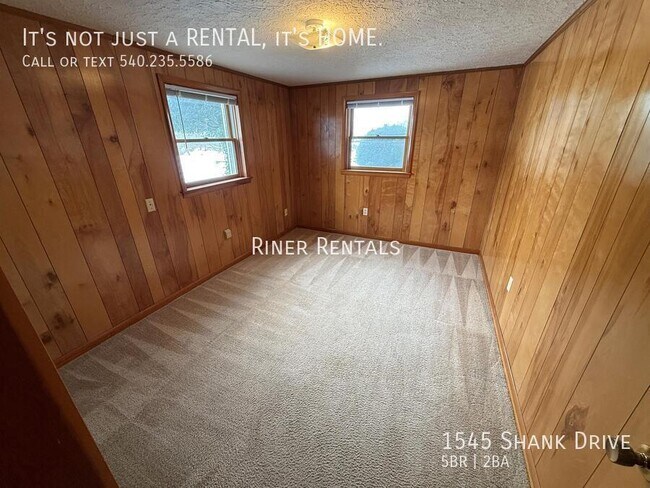 Building Photo - 1545 Shank Dr