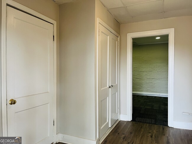 Building Photo - 613 N Greenwood St