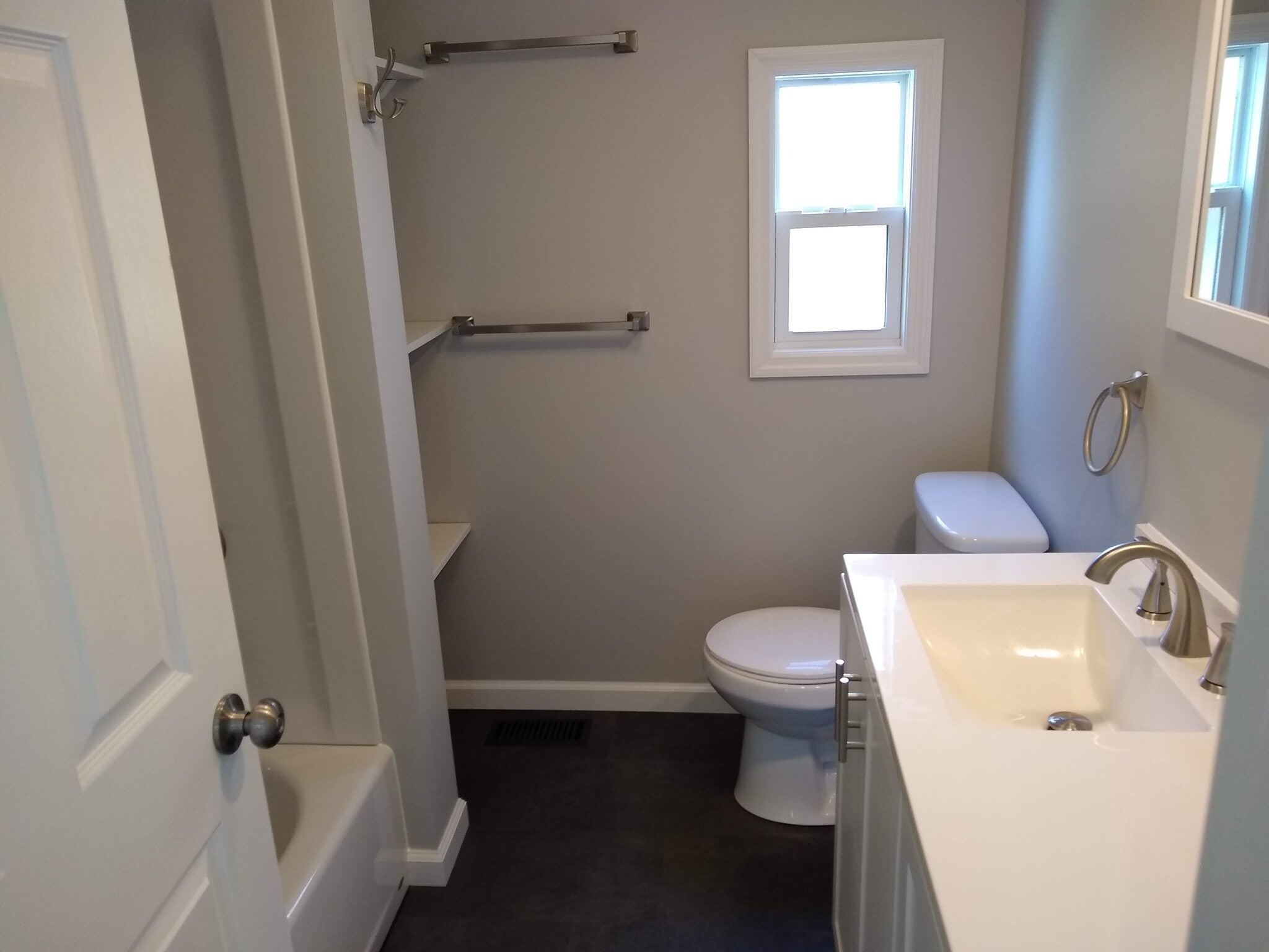 Building Photo - 117 Higrove Ln