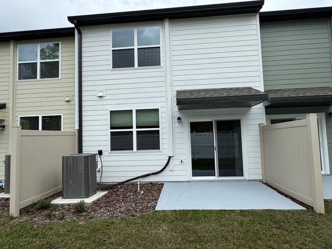 Building Photo - 11799 Sylvia St