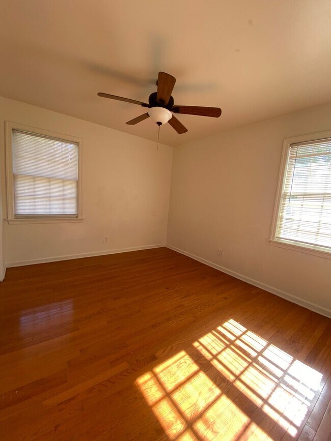 Building Photo - Located in Savannah, GA, this oversized 2-bedroom, 2-bathroom unit