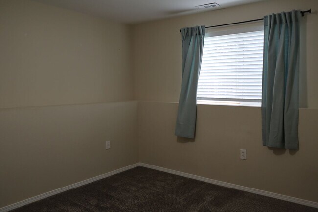 Building Photo - Home in CDA Place