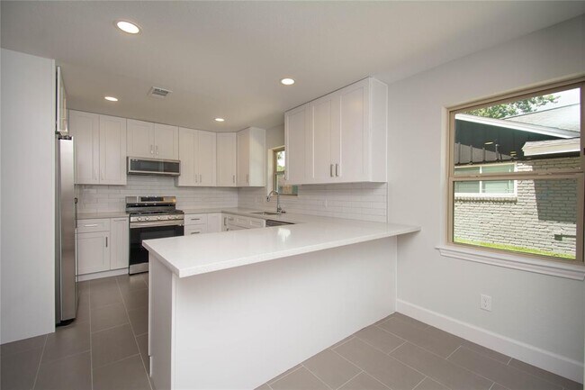 Building Photo - 6810 Northampton Way