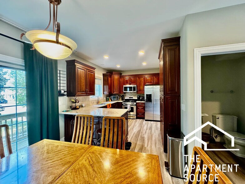 Building Photo - 148 Kimball St