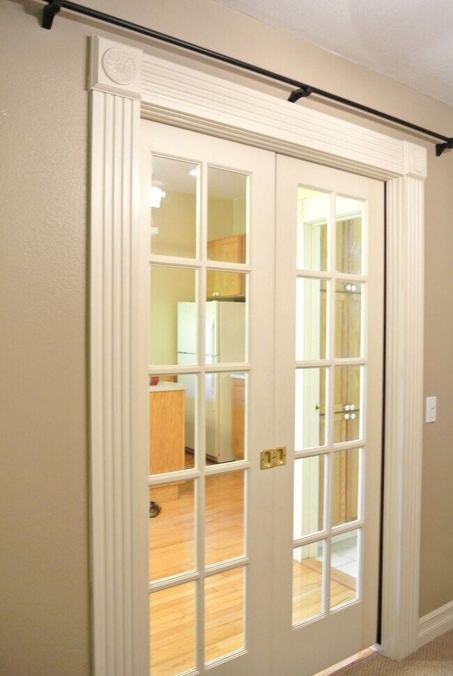 Building Photo - Beautiful Ground Level 1Bed/1Bath with Deck Close to Downtown Albany!