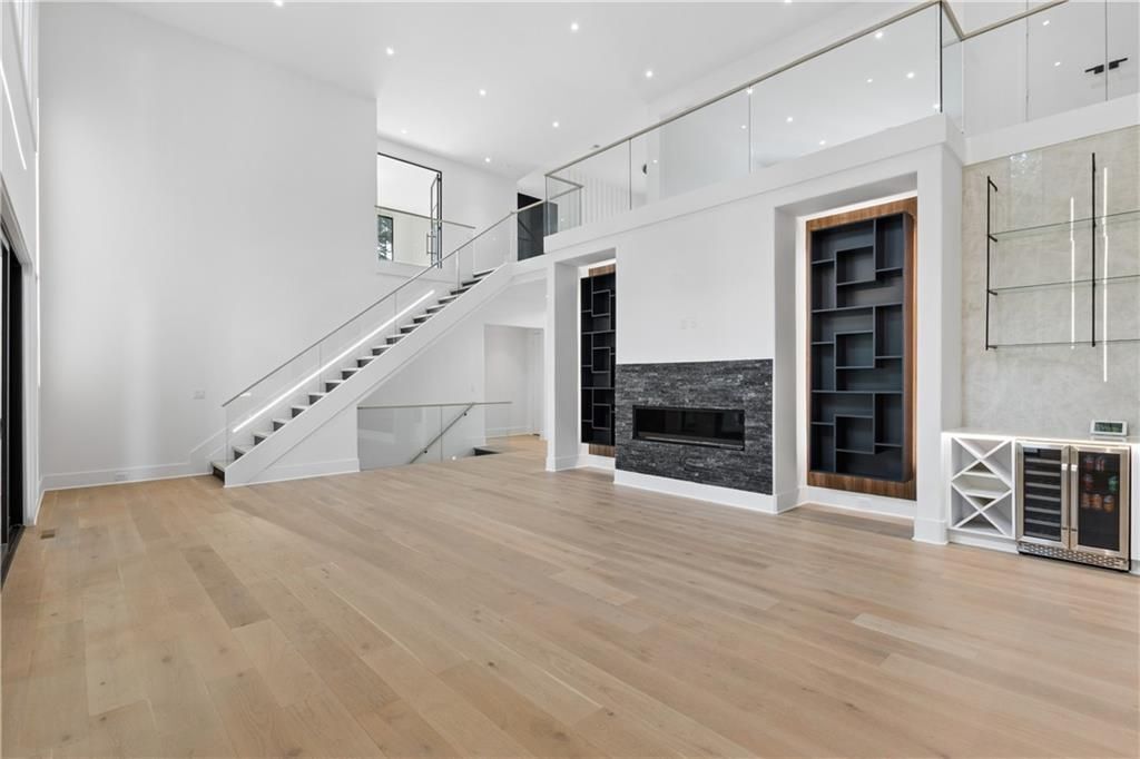 Building Photo - 1000 Clementstone Dr NE