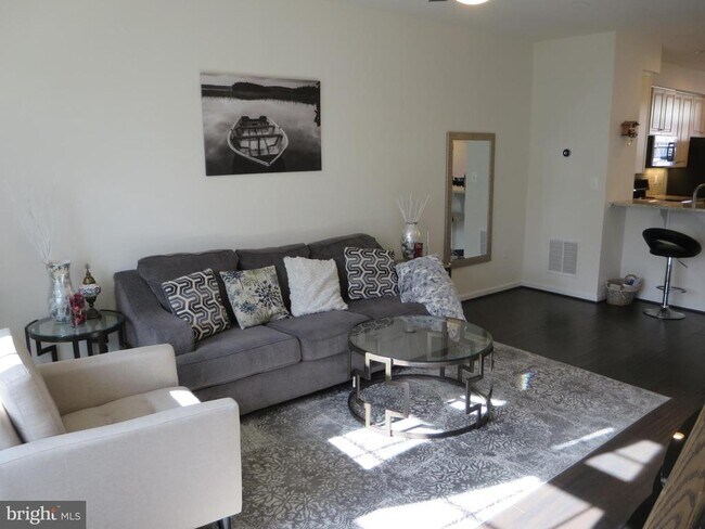 Building Photo - 1710 Featherstone Rd