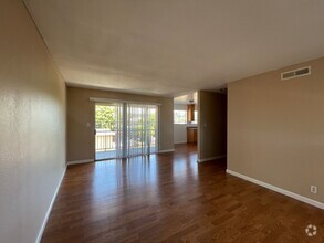 Building Photo - 3 Bedroom unit available in Hayward!