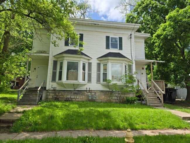 Primary Photo - 15-17 Easterly Ave