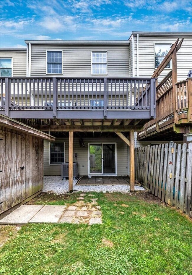 Building Photo - Beautifully maintained townhouse in New Market available before the new school year!