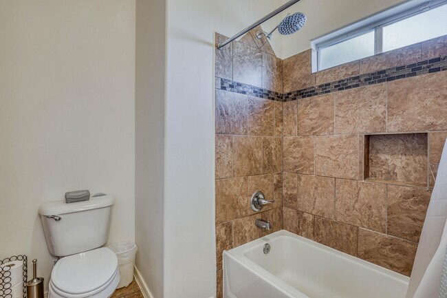 Building Photo - 7701 Maple Landing Court