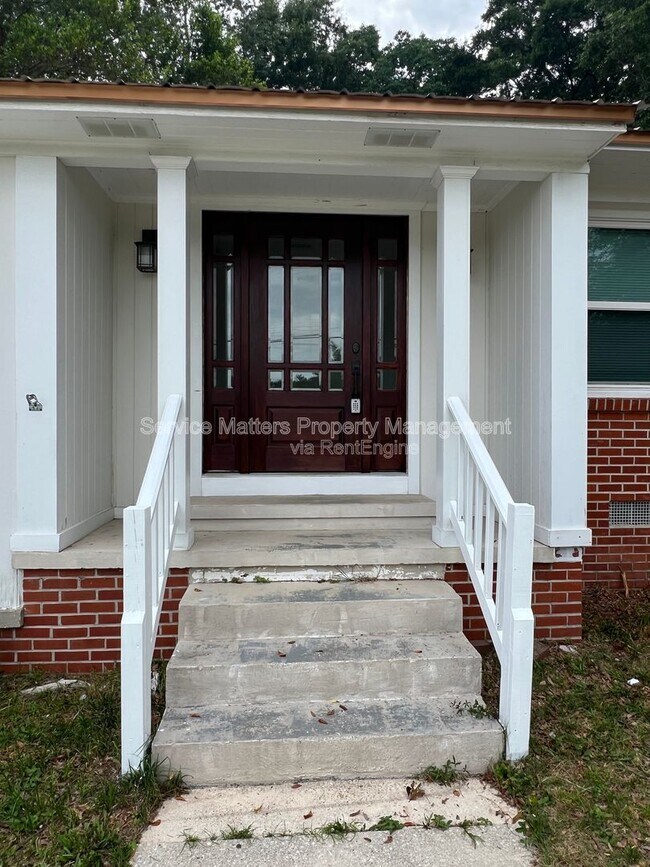 Building Photo - 3543 Bayou Blvd