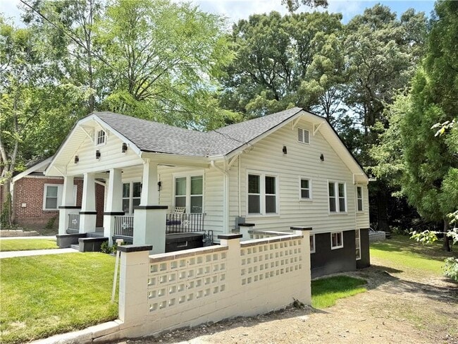 Building Photo - 2194 Bolton Rd NW