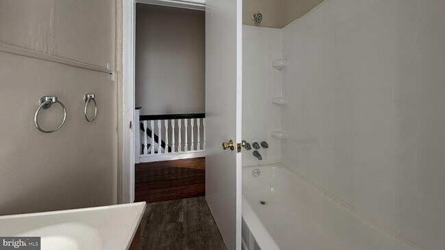 Building Photo - 5471 Delancey St