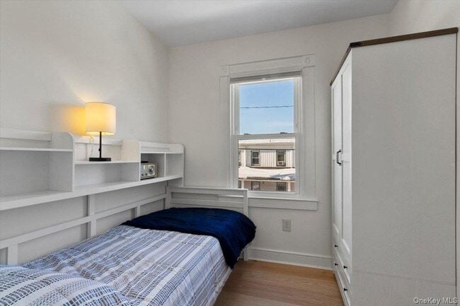 Building Photo - 8 S Cedar St