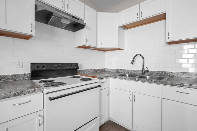 Building Photo - Newly Updated 2 Bedroom Home – Bright, Modern, and Move-In Ready!