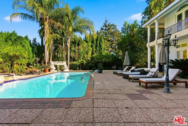 Building Photo - 23135 Dolorosa St