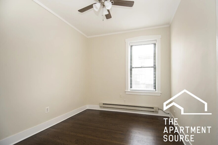 Building Photo - 3841 N Greenview Ave