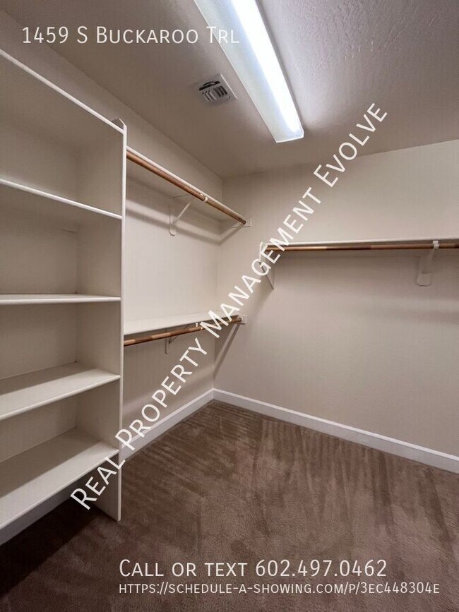 Building Photo - 1459 S Buckaroo Trail