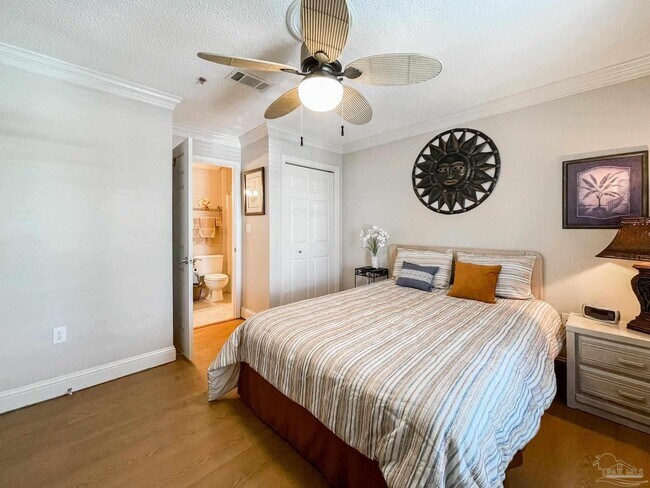 Building Photo - 13500 Sandy Key Dr