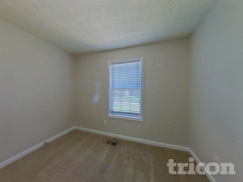 Building Photo - 217 White Pine Ln