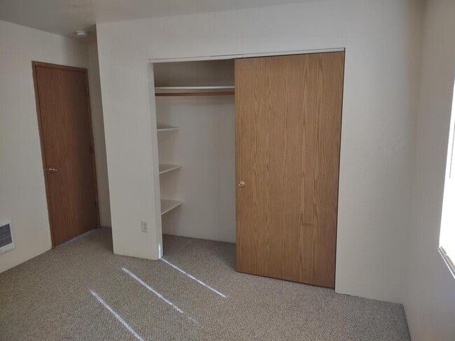 Building Photo - 120 Sunny Ln