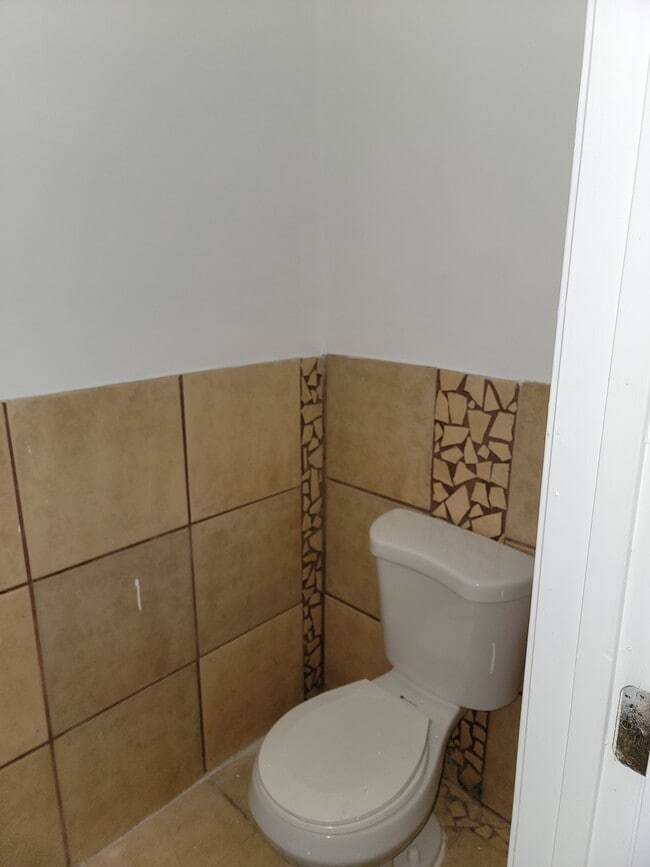 Building Photo - 3533 W Belvedere Ave