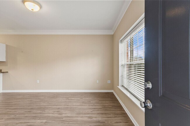 Building Photo - Nice 1 Bed 1 Bath at Capstone Quarters! Available Fall 2026!
