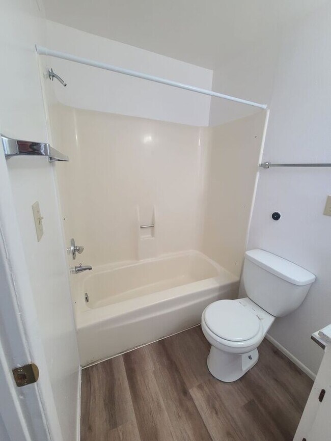 Building Photo - Charming 1 bedroom 1 bathroom