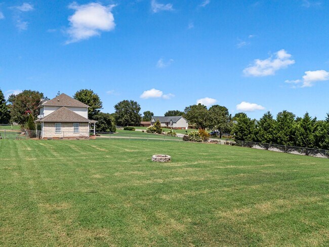 Building Photo - 402 McFall Ct