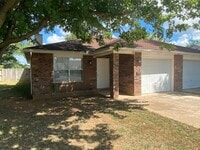 Building Photo - Adorable 3 Bedroom Duplex in Farmington!