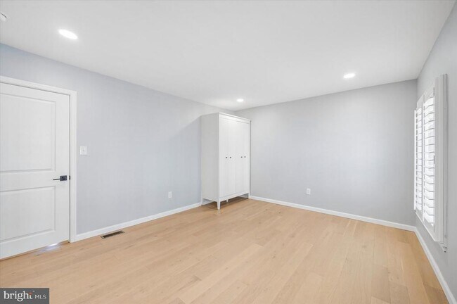 Building Photo - 4822 Ogle St