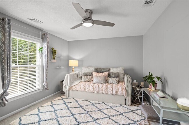 Building Photo - 9004 W 148th St