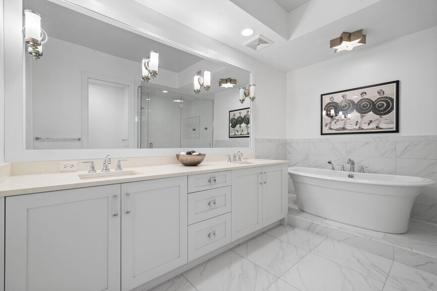 master bath - 1035 3rd Ave S