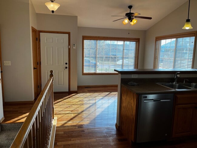 Building Photo - 3 Bed/2 Bath West Side Home!