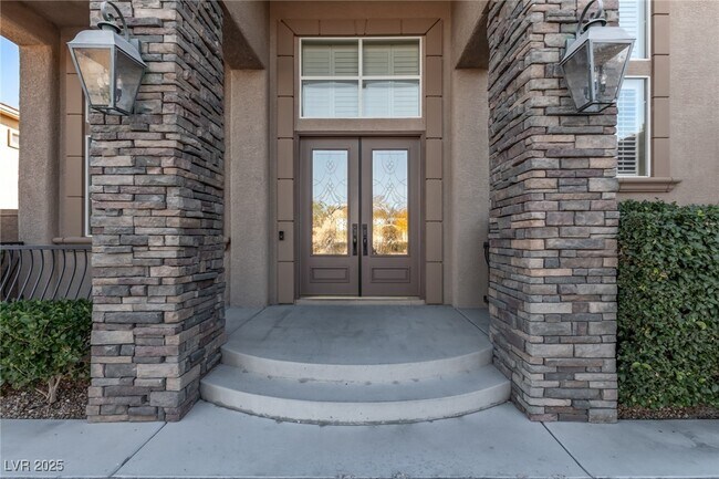 Building Photo - 9805 Queen Charlotte Dr