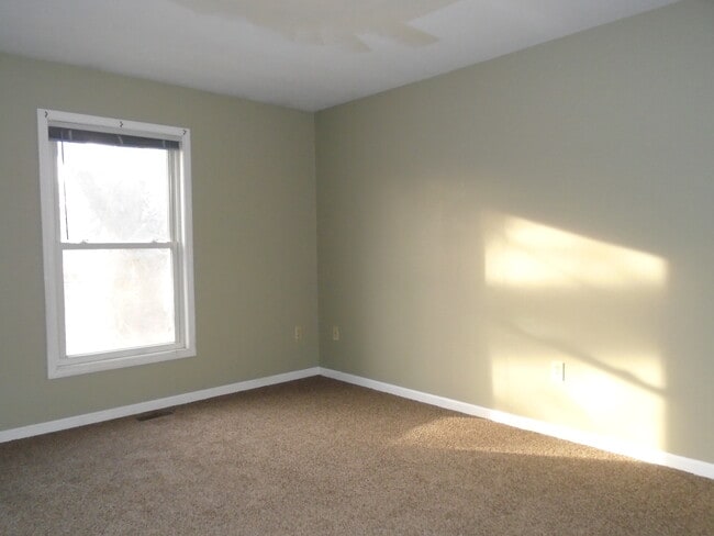 Building Photo - 615 N 4th St