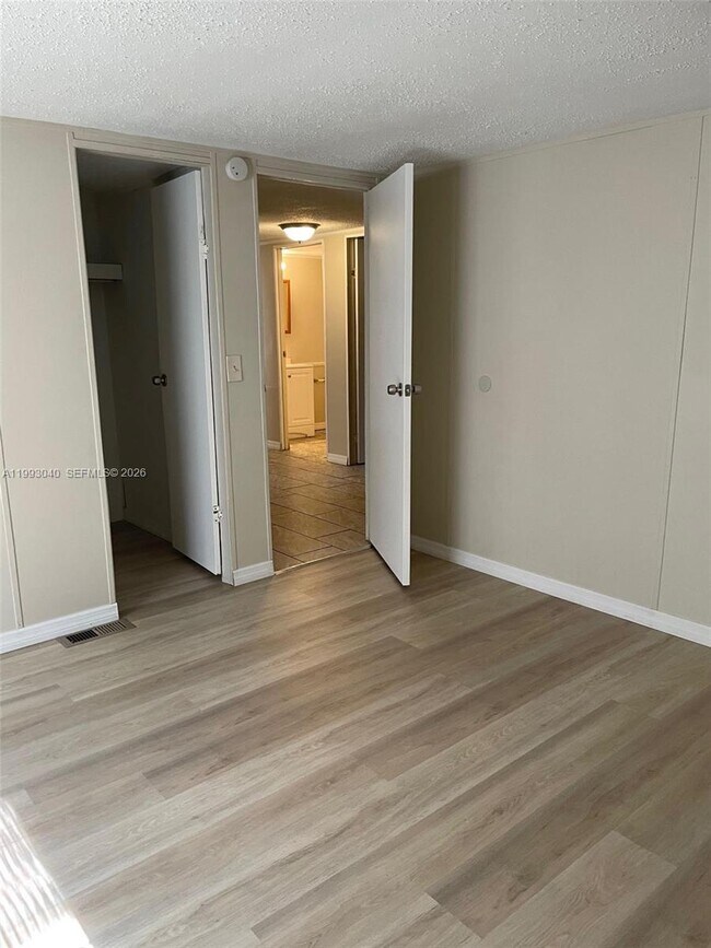 Building Photo - 8638 Gibson Oaks Dr